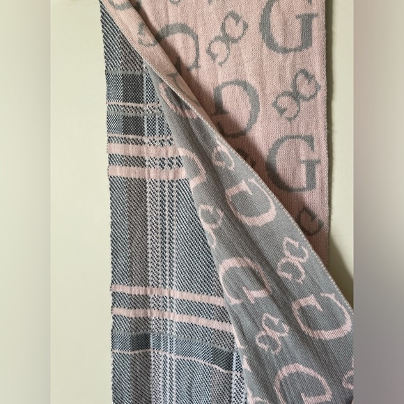 Guess Pink and Gray Scarf NWOT - Picture 3 of 5